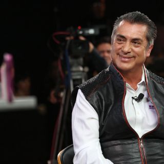 "El Bronco" entrega al Congreso iniciativa para "mochar" manos
