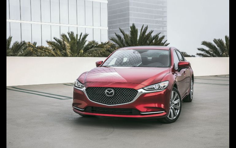 Mazda 6 2019 llegó para atraer miradas gracias a un rediseño total que va desde su impresionante exterior.