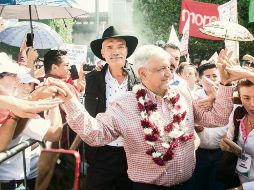 Apatzingán. López Obrador dijo que se sometería a la revocación de mandato. AFP