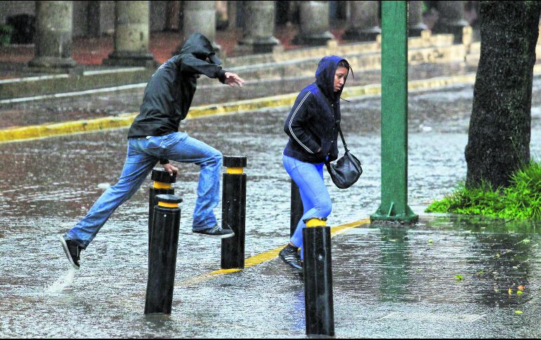 A prevenirse. El IAM afirma que comenzarán a registrarse lluvias intensas en la ciudad, por lo que llama a extremar cuidados. EL INFORMADOR/E. Barrera