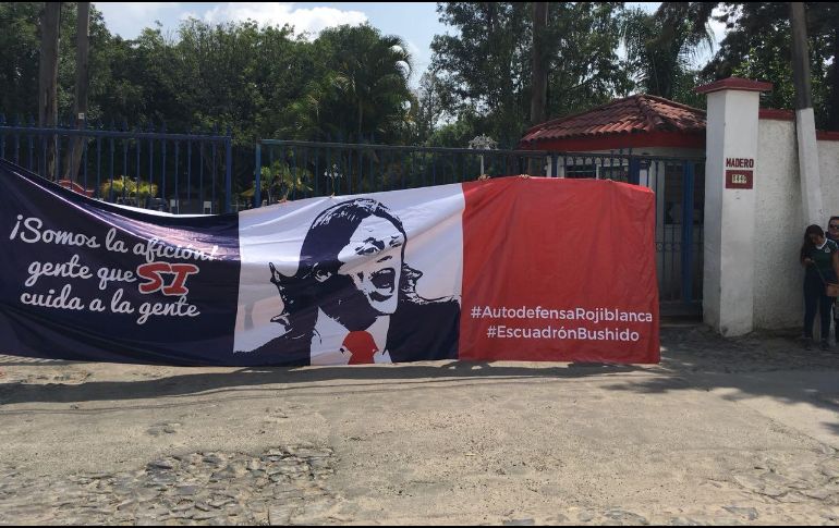 En poco tiempo, y a base de triunfos, Almeyda se ha granjeado el amor de los seguidores de Chivas. EL INFORMADOR/J. Robles