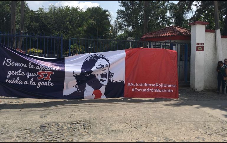 En poco tiempo, y a base de triunfos, Almeyda se ha granjeado el amor de los seguidores de Chivas. EL INFORMADOR/J. Robles