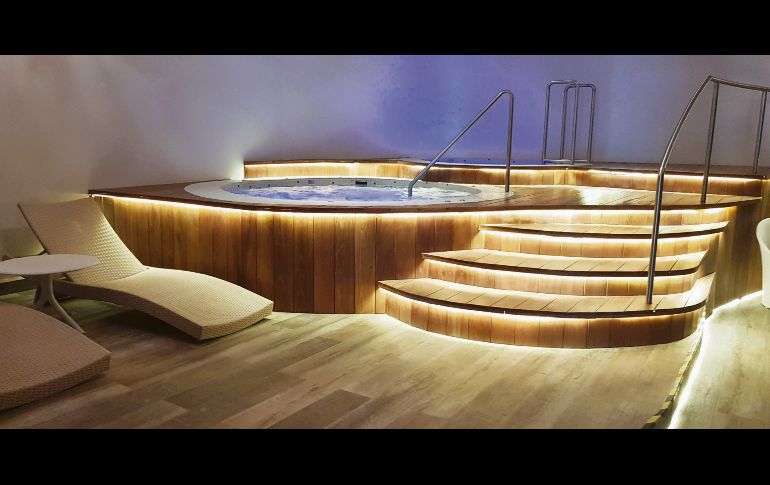 Lujo. La zona de spa también cuenta con jacuzzis para la máxima relajación.