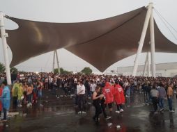 Los asistentes al Cosquín Rock vieron interrumpida la tarde y el festival por la lluvia. EL INFORMADOR / A. García