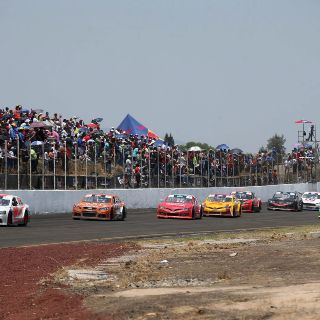 Suspenden calificación de la Nascar Peak por lluvia