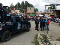 Los sospechosos tenían en su poder cuatro armas largas, dos fusiles AK47 y dos AR15, y una arma corta calibre 38 súper. TWITTER/@ReporTorres