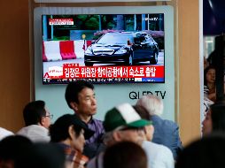 Las cámaras de televisión mostraron una comitiva de vehículos abandonando el aeropuerto y una multitud esperando en el hotel Saint Regis del centro de Singapur. EFE/J. Heon-Kyun