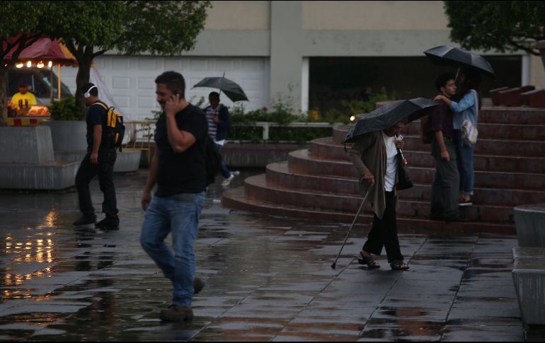 La Conagua recomienda a la población tomar precauciones al salir de casa ante la posibilidad de inundaciones y encharcamientos. EL INFORMADOR/ARCHIVO