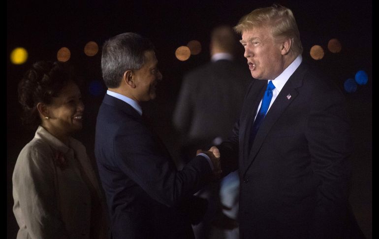 Fue recibido en la base aérea por el ministro de Asuntos Exteriores de Singapur, Vivian Balakrishnan. AFP / S. Loeb