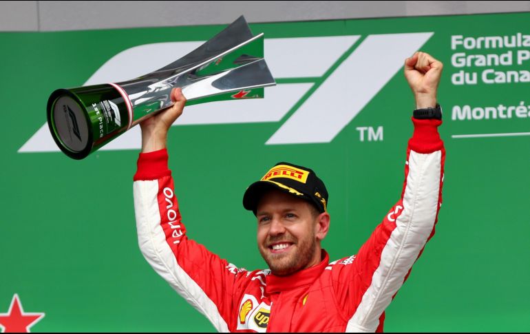 Vettel aventaja por un punto a Lewis Hamilton en la clasificación de pilotos (121 unidades del alemán por 120 del británico). AFP/D. Istitene