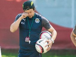 La novela de Chivas está por concluir, con la inverosímil salida del argentino del timón rojiblanco. MEXSPORT