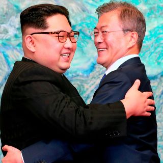 Moon espera que cumbre Kim-Trump sea un "hito" hacia la paz