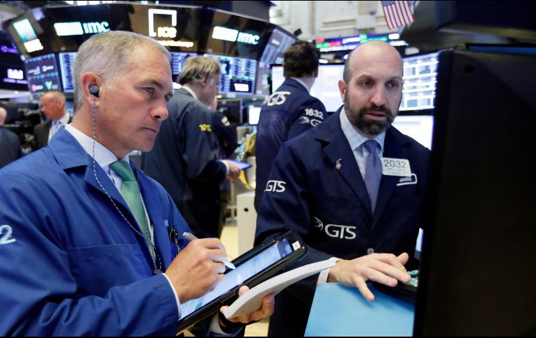 El Dow Jones avanzó 7.51 puntos, llegó hasta  los 25 mil 324.04 enteros. AP / R. Drew
