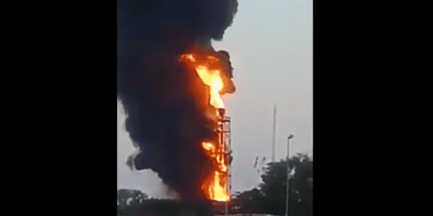 Graban incendio en refiner&iacute;a de Minatitl&aacute;n, Veracruz
