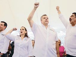 Barba recorrió la zona acompañado por el contendiente a la gubernatura, Miguel Castro y la secretaria general del CEN del PRI, Claudia Ruíz Massieu. ESPECIAL