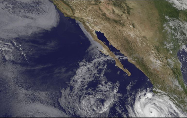 El huracán ocasiona rachas de viento de 60 a 80 kilómetros por hora y oleaje elevado de tres a cinco metros de altura en las costas de Michoacán, Colima y Jalisco. AFP/NASA