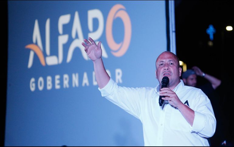 Alfaro asegura que la incertidumbre del futuro de los taxistas tendrá fin con esa propuesta de campaña. EL INFORMADOR / ARCHIVO