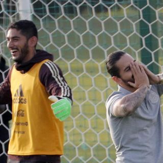Maluma visita a la Selección Mexicana en su primer entrenamiento