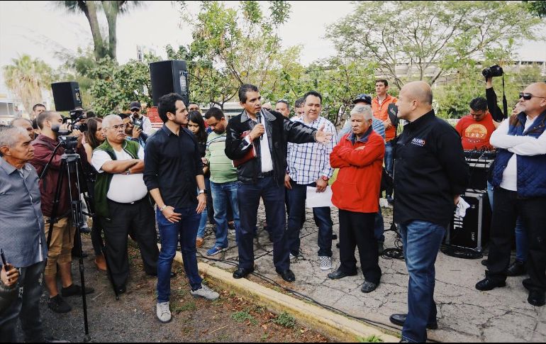 Alfaro Ramírez invitó a los taxistas a que trabajen en conjunto con la autoridad estatal, y que continúen con su capacitación y certificación.  TWITTER/ @EnriqueAlfaroR