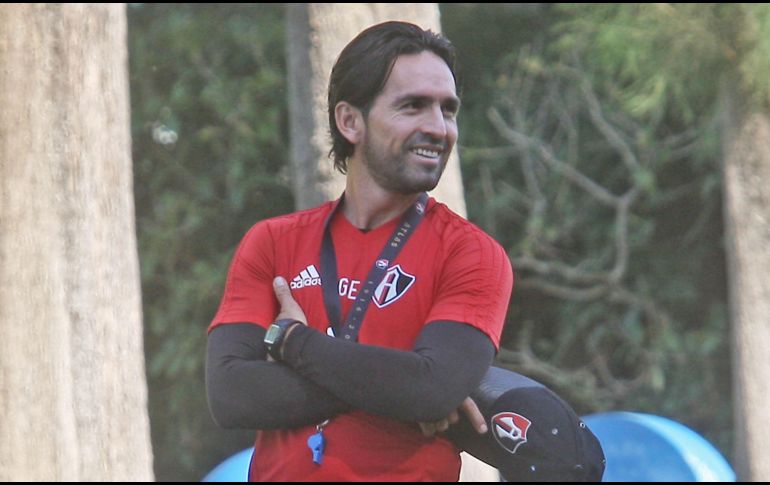 Gerardo Espinoza espera que le confirmen cuanto antes a los dos jugadores que le faltan en el roster, para afrontar el torneo entrante, Liga MX y Copa. EL INFORMADOR / ARCHIVO
