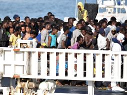 En este caso, Italia no ha puesto dificultades a la llegada de estos inmigrantes al tratarse de un barco de la Guardia Costera italiana. AFP/G. Insolino
