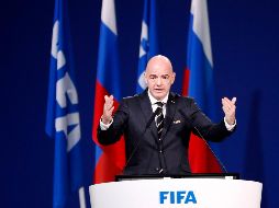 El mandatario del futbol mundial destaca la pasión del futbol que se vive en México, y recuerda que ahí realizó su primer congreso como presidente de la FIFA. EFE / S. Chirikov