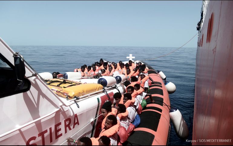España decidió acoger el barco donde viajaban los inmigrantes. AP / ARCHIVO