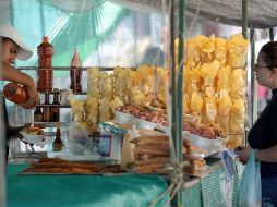 Por el horario matutino de los encuentros, una encuesta indica que los espectadores prefieren ver los partidos de la Copa del Mundo comprando pizza, tacos y botanas prácticas como las palomitas. EL INFORMADOR / ARCHIVO