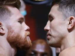Álvarez (I) y Golovkin (D) tenían programada una revancha para el pasado 5 de mayo, pero el mexicano se retiró luego de arrojar resultados positivos en una prueba antidoping. AP/ARCHIVO