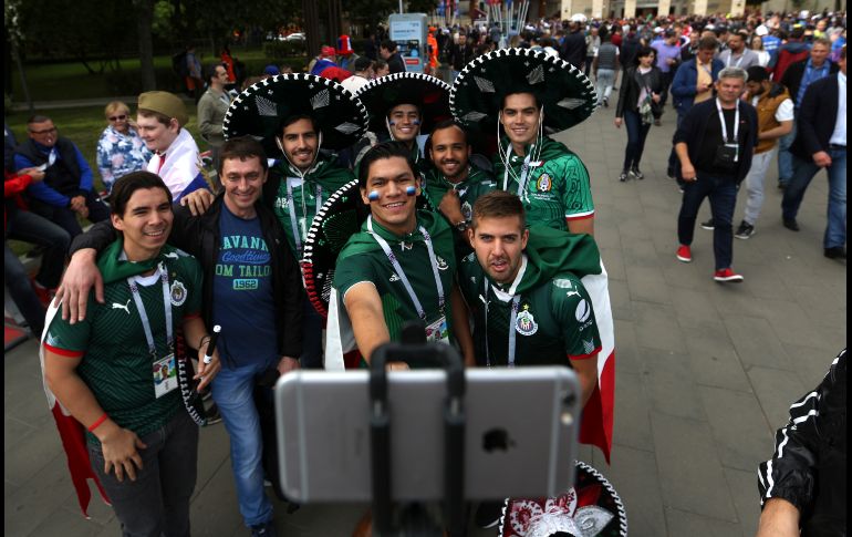El buen ambiente y la alegría de los mexicanos destaca en el primer día de actividades de Rusia 2018. AP / E. Verdugo
