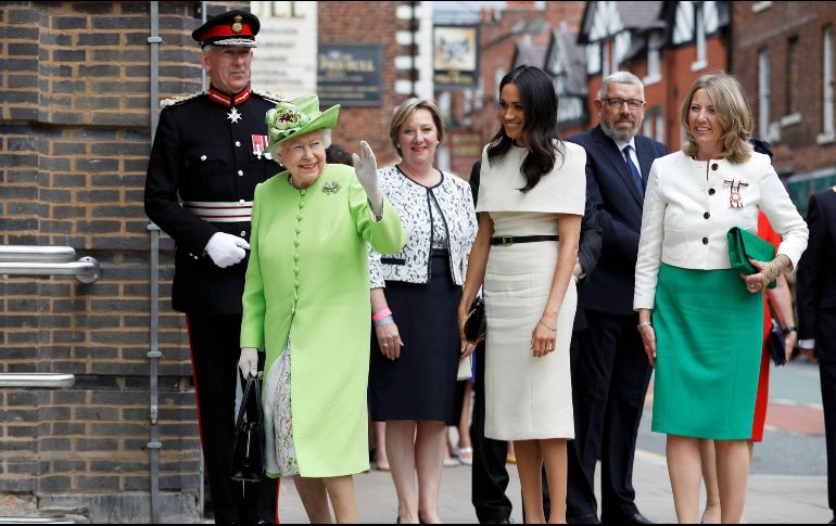 Meghan Markle acompaña a la reina Isabell II a la ciudad de Chester. AFP / P. Noble