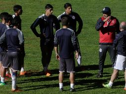 La relación entre el nuevo estratega con el equipo va viento en popa, la plantilla le demuestra disponibilidad, atención, compromiso y entrega en cada sesión. EL INFORMADOR / F. Atilano