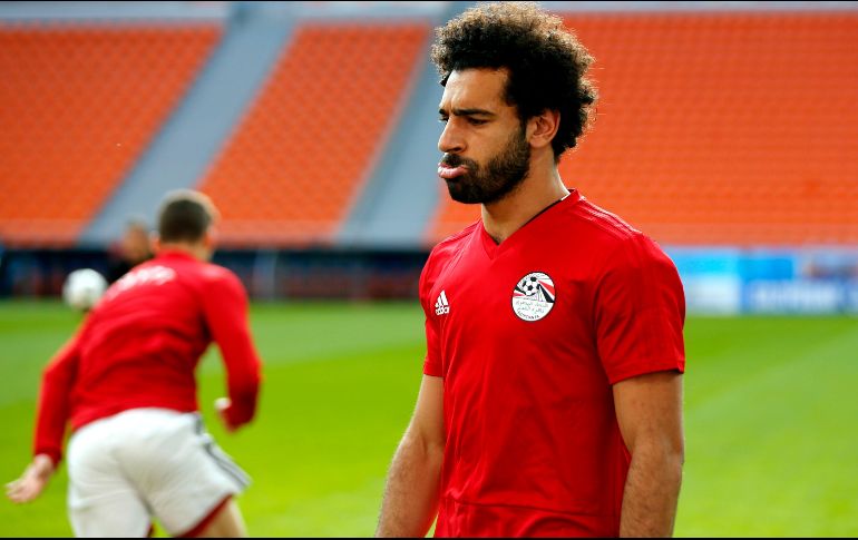 El jugador de la Selección egipcia, Mohamed Salah, participa en un entrenamiento del equipo en el estadio Ekaterinburg Arena, en Ekaterinburgo. EFE/K. Huesca