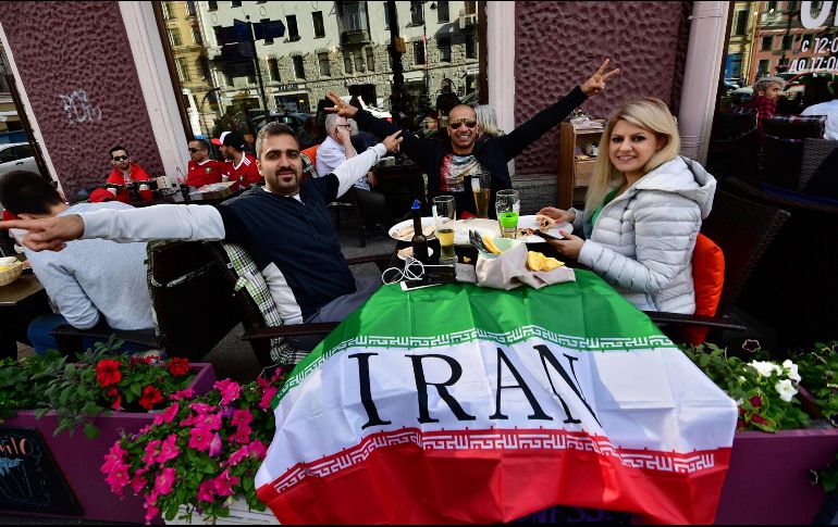 Aficionados iraníes disfrutarán del encuentro debut de su Selección este viernes ante Marruecos, en cafeterías y bares en territorio ruso. AFP / G. Cacace