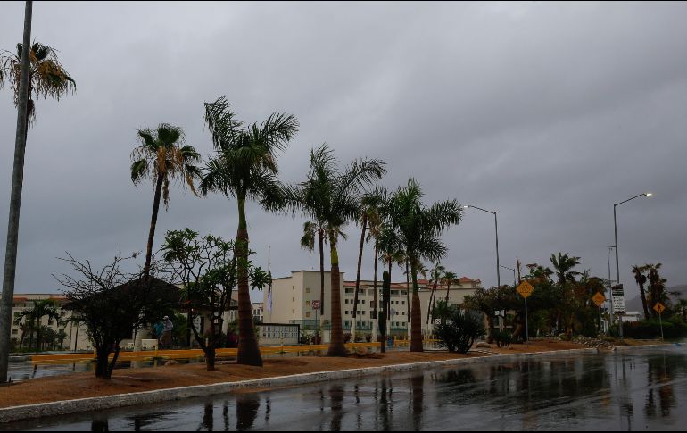 De acuerdo con los modelos de trayectoria y pronóstico, se espera que ''Bud'' toque tierra durante la noche de este viernes o madrugada del sábado a 220 kilómetros al noreste de Guaymas, Sonora como baja presión remanente. EFE / J. Reyes