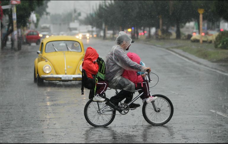 La depresión tropical 4-E podría convertirse durante la noche de este viernes o madrugada del sábado en la tormenta tropical 