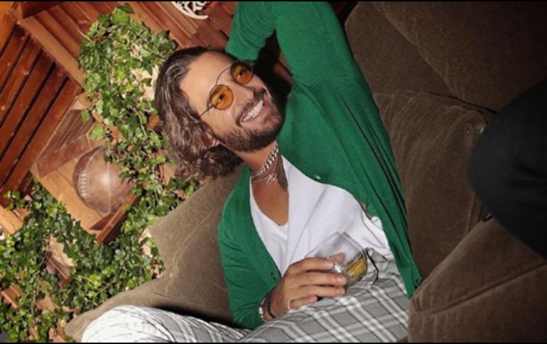 Este atuendo fue criticado por usuarios ya que lo catalogaron como un look de secundaria mexicana. INSTAGRAM / maluma