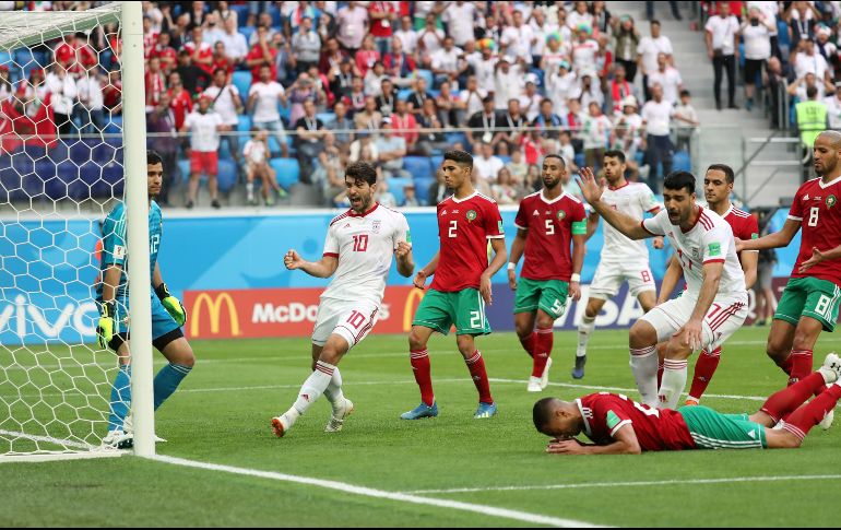 Irán se metió en la pelea por avanzar a la siguiente ronda mientras Marruecos complicó su futuro en el torneo desde el primer día. EFE / G. Licovski