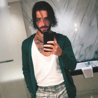 Hacen meme por vestimenta de Maluma; "es un orgullo", responde IMSS