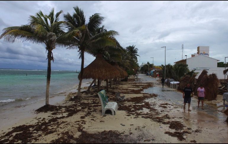 La presencia del meteoro en el litoral del Atlántico generará tormentas intensas a torrenciales en Yucatán y Quintana Roo, muy fuertes a intensas en Campeche, y muy fuertes en Tabasco. AP / ARCHIVO