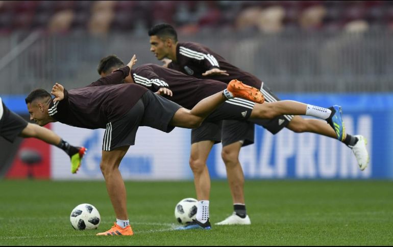 El cuadro realizó sus prácticas durante 15 minutos ante la prensa, en espera de una Selección a la que nunca ha ganado en un Mundial. TWITTER / @miseleccionmx