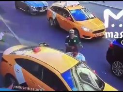 El conductor del taxi afirmó a las autoridades rusas que no se trató de un acto intencional. TWITTER/@Borisich_glass