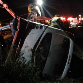 Suman siete muertos por choque de camión en San Martín de las Flores