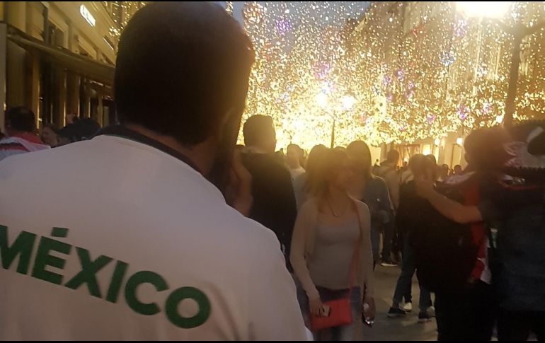 Algunos mexicanos, brasileños y peruanos pasean con su 