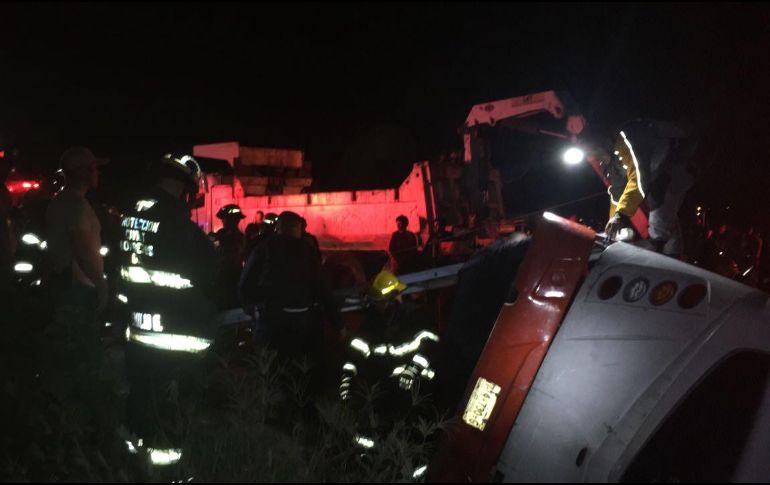 Vecinos de la zona comentan que alrededor de 20 personas se lanzaron a las aguas del canal para ayudar a los heridos. ESPECIAL / UEPCB
