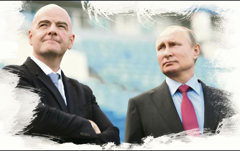 El presidente ruso Vladimir Putin (a la derecha) acompañado por el presidente de la FIFA Gianni Infantino.