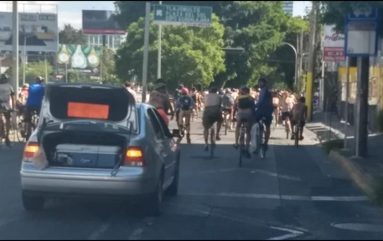Unos 400 ciclistas participaron en la rodada. ESPECIAL / Bomberos de Guadalajara