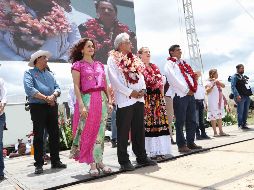 López obrador bromeó que no se subirá al avión presidencial por miedo a cómo reaccionaría Zapata si lo hiciera. SUN / V. Rosas