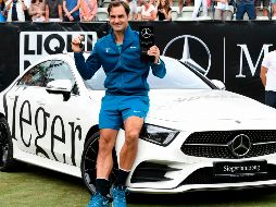 Federer amplió la ventaja en puntos sobre Rafael Nadal, al cual le arrebató el primer puesto del ranking de la ATP. AFP / T. Kienzle