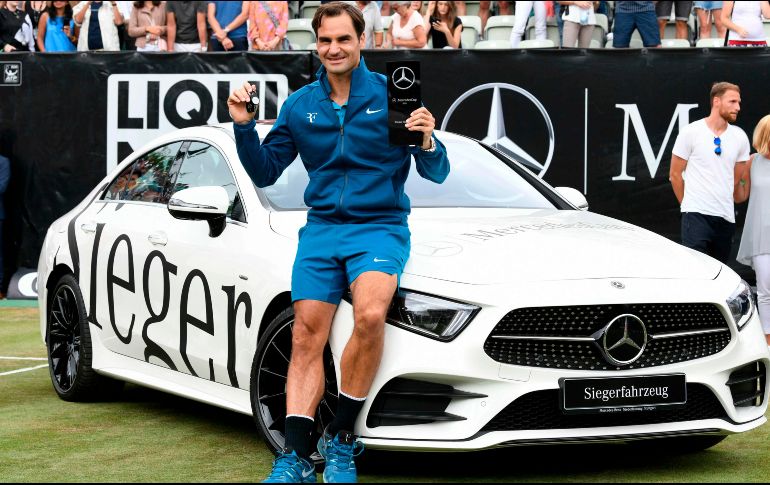 Federer amplió la ventaja en puntos sobre Rafael Nadal, al cual le arrebató el primer puesto del ranking de la ATP. AFP / T. Kienzle